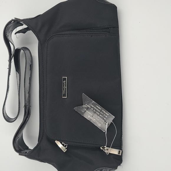Black purse. NWT. Size M. Zip up - Picture 1 of 4